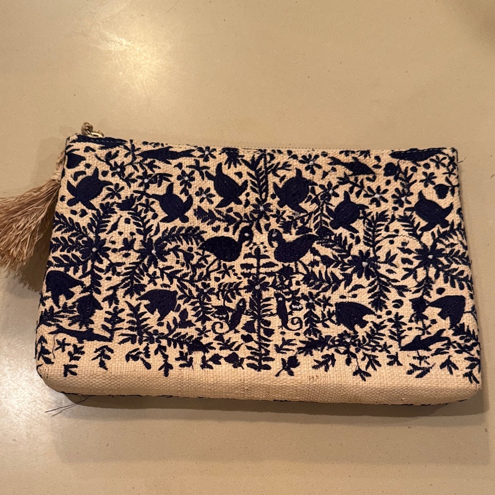 KAYU by Vineyard Vines Embroidered Blue & Cream Zip Clutch Bag